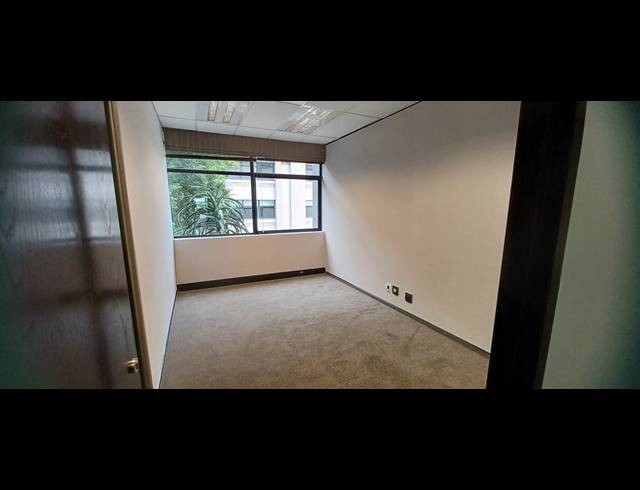 403M² OFFICE TO LET IN SANDHURST